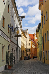 Germany, Bavaria, Upper Palatinate, Regensburg, View of restaurant at Spiegelgasse street - SIEF001118