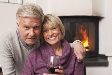 Germany, Kratzeburg, Senior couple with wine glass, smiling, portrait - WESTF016688