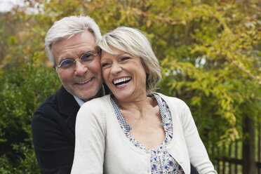 Germany, Kratzeburg, Senior couple smiling - WESTF016691