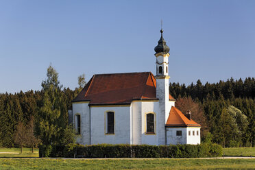 Deutschland, Oberbayern, Dietramszell, Ansicht der St. Leonhardskapelle - SIEF001076