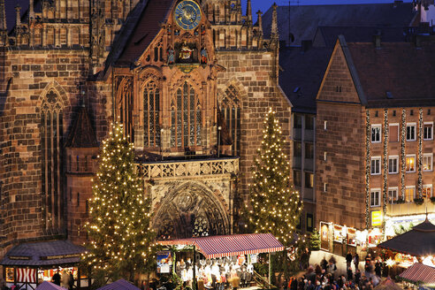 Germany, Bavaria, Franconia, Frauenkirche, Nuremberg, View of Christkindlmarkt - SIEF001184