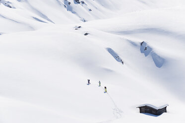 Italien, Trentino-Südtirol, Südtirol, Bozen, Seiser Alm, Personengruppe auf Skitour - MIRF000134