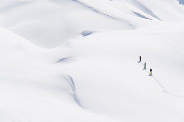 Italien, Trentino-Südtirol, Südtirol, Bozen, Seiser Alm, Personengruppe auf Skitour - MIRF000136