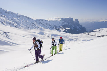 Italy, Trentino-Alto Adige, Alto Adige, Bolzano, Seiser Alm, Group of people on ski tour - MIRF000139