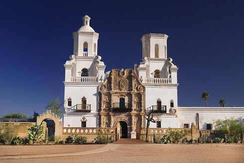 USA, Arizona, Tucson, Ansicht der Missionskirche San Xavier del Bac - PSF000578