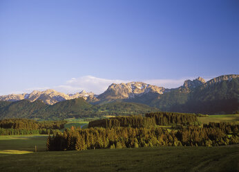 Deutschland, Bayern, Schwaben, Allgäu, Tannheimer Alpen mit Brentenjoch und Aggensteingebirge - SIEF001339