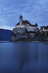 Österreich, Niederösterreich, Wachau, Blick auf die Burg Schönbühel bei der Donau an der Scheibe - SIEF001367