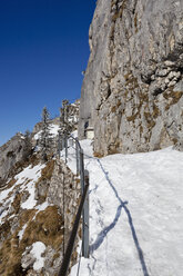 Deutschland, Bayern, Oberbayern, Blick auf den Panoramaweg am Wendelstein - FO003387