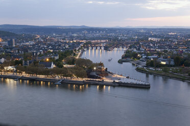 Koblenz, Ehrenbreitstein, Blick auf das Deutsche Eck bei Sonnenuntergang - MSF002449