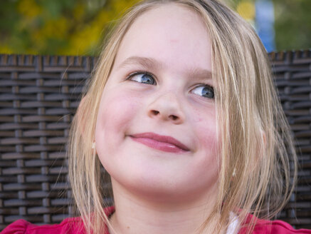 Germany, Bavaria, Close up of girl looking away, smiling - LFF000245