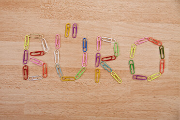 Close up of text written with paper clips on wooden background - TSF000254