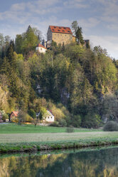 Germany, Bavaria, Franconia, Upper Franconia, Franconian Switzerland, Wiesent Valley, View of Rabeneck castle - SIEF001499