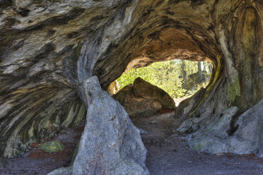 Deutschland, Bayern, Franken, Oberfranken, Fränkische Schweiz, Muggendorf, Quackenschloss, Blick auf Höhle - SIE001505