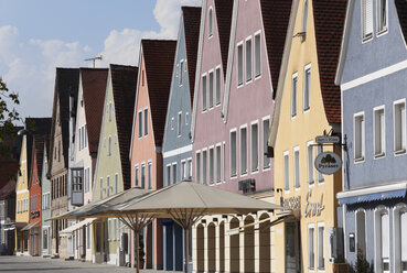 Germany, Bavaria, Upper Palatinate, Freystadt, View of multicoloured houses - SIEF001507