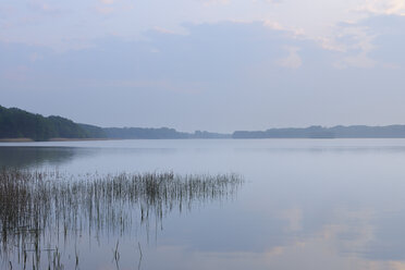 Germany, Mecklenburg-Vorpommern, Mecklenburger Seenplatte, Plau am See, View of moody sky at lake - RUEF000700