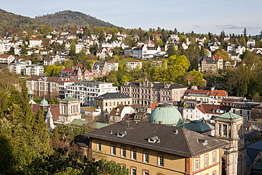 Deutschland, Baden-Württemberg, Baden-Baden, Schwarzwald, Blick auf Villen und Häuser im Stadtbild - WDF000938