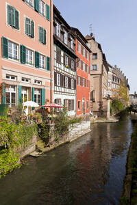 Frankreich, Elsass, Straßburg, Petite-France, Blick auf schöne Fachwerkhäuser am Fluss L'ill - WDF000916