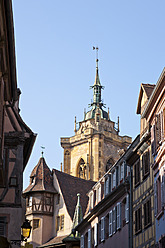 Frankreich, Elsass, Colmar, Blick auf das Gebäude Maison Pfister und die Kathedrale Saint Martin - WDF000899