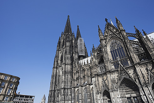 Germany, Cologne, View of Cologne Cathedral against blue sky - GWF001488