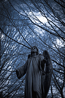 Germany, Cologne, Statue of angel at Melatenfriedhof - KJF000108