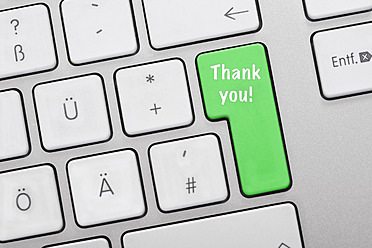 Illustration einer Tastatur mit grüner Taste und Dankeschön-Zeichen, Nahaufnahme - TSF000304