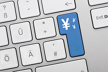 Illustration einer Tastatur mit blauer Taste und Yen-Symbol, Nahaufnahme - TSF000305