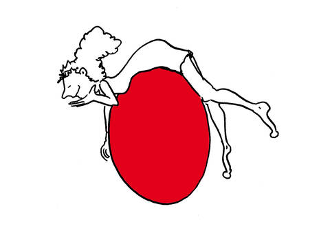 Frau macht Yoga auf rotem Übungsball vor weißem Hintergrund, lizenzfreies Stockfoto