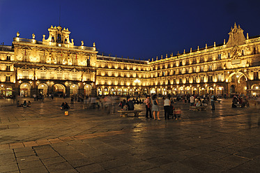 Europe, Spain, Castile and Leon, Salamanca, View of Plaza Mayor with city square at night - ESF000067