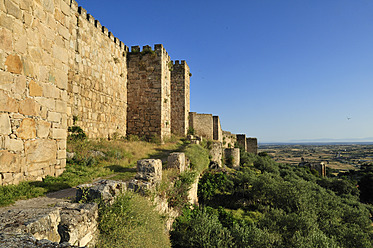 Europa, Spanien, Extremadura, Trujillo, Blick auf die historische Burg von Trujillo - ESF000082
