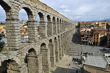 Europe, Spain, Castile and Leon, Segovia, View of cityscape through roman aqueduct - ESF000113