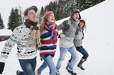 Austria, Salzburg Country, Flachau, Young people having fun in snow - HHF003648