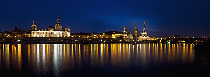 Germany, Saxony, Dresden, View of skyline of Staendehaus, Frauenkirche, Katholische Hofkirche, Semperoper, Bruehl's Terrace, Dresden Castle and Augustus bridge with Elbe waterfront at night - FOF003409