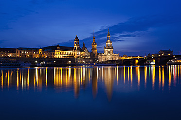 Germany, Saxony, Dresden, View of skyline of Staendehaus, Frauenkirche, Katholische Hofkirche, Semperoper, Bruehl's Terrace, Dresden Castle and Augustus bridge with Elbe waterfront at night - FOF003411