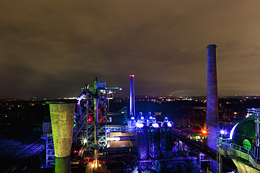 Germany, Nordrhein-Westfalen, Duisburg, Duisburg-Nord Landscape Park, View of illuminated blast furnace and smoke stacks of old industrial plant - FOF003427