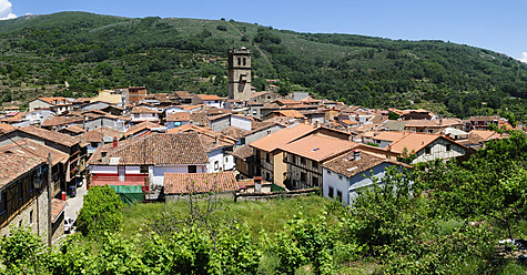 Europe, Spain, Extremadura, Sierra de Gredos, Garganta la Olla, View of village - ESF000114
