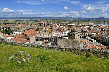 Europa, Spanien, Extremadura, Trujillo, Blick auf die historische Altstadt - ESF000117