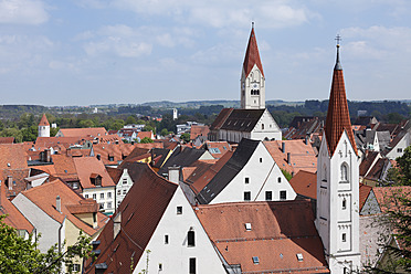 Deutschland, Bayern, Schwaben, Allgäu, Kaufbeuren, Blick auf die Kirche St. Martin und die Abteikirche - SIEF001619