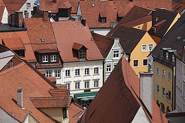 Deutschland, Bayern, Schwaben, Allgäu, Kaufbeuren, Blick auf Dächer der Altstadt - SIEF001620