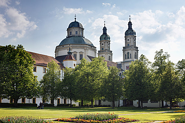 Germany, Bavaria, Swabia, Allgaeu, Kempten, View of St. Lorenz basilica - SIEF001639