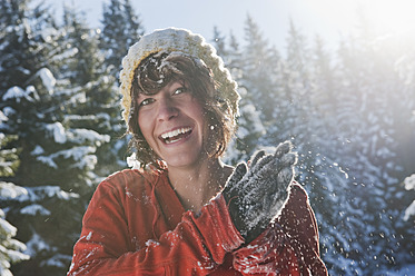 Austria, Salzburg Country, Flachau, Young woman having fun in snow - HHF003700