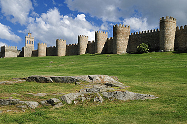 Europa, Spanien, Kastilien und Leon, Avila, Ansicht der mittelalterlichen Stadtmauer - ESF000134