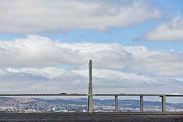 Europe, Portugal, Lisbon, Parque das Nacoes, View of Vasco da Gama bridge over river Tagus - FOF003458