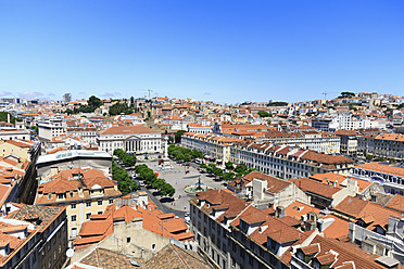 Europa, Portugal, Lissabon, Blick auf den Stadtplatz mit der Statue von Dom Pedro IV - FOF003477