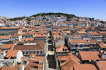 Europa, Portugal, Lissabon, Baixa, Blick auf die Stadt mit der Burg Castelo de Sao Jorge - FOF003482