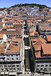Europa, Portugal, Lissabon, Baixa, Blick auf die Stadt mit der Burg Castelo de Sao Jorge - FOF003483