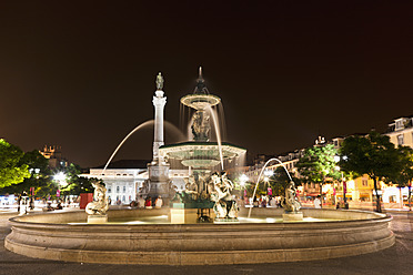 Europe, Portugal, Lisbon, Baixa, View of Bronze fountain and statue of King Pedro IV in Rossio at night - FOF003492
