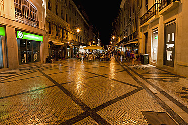 Europe, Portugal, Lisbon, Baixa, View of Rua Augusta road with pedestrian and shopping mile at night - FOF003493