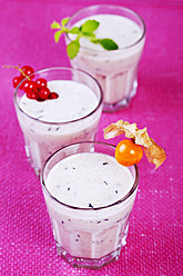 Close up of variety of banana and blueberry smoothie - TSF000323