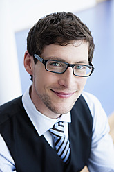 Germany, Bavaria, Diessen am Ammersee, Close up of businessman, smiling, portrait - JRF000315