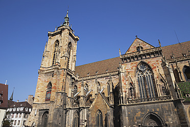 Frankreich, Elsass, Colmar, Haut-Rhin, Elsässische Weinstraße, Blick auf die Kirche St. Martin - GWF001514